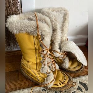 Vintage Sorel Canada mustard boots size 7
